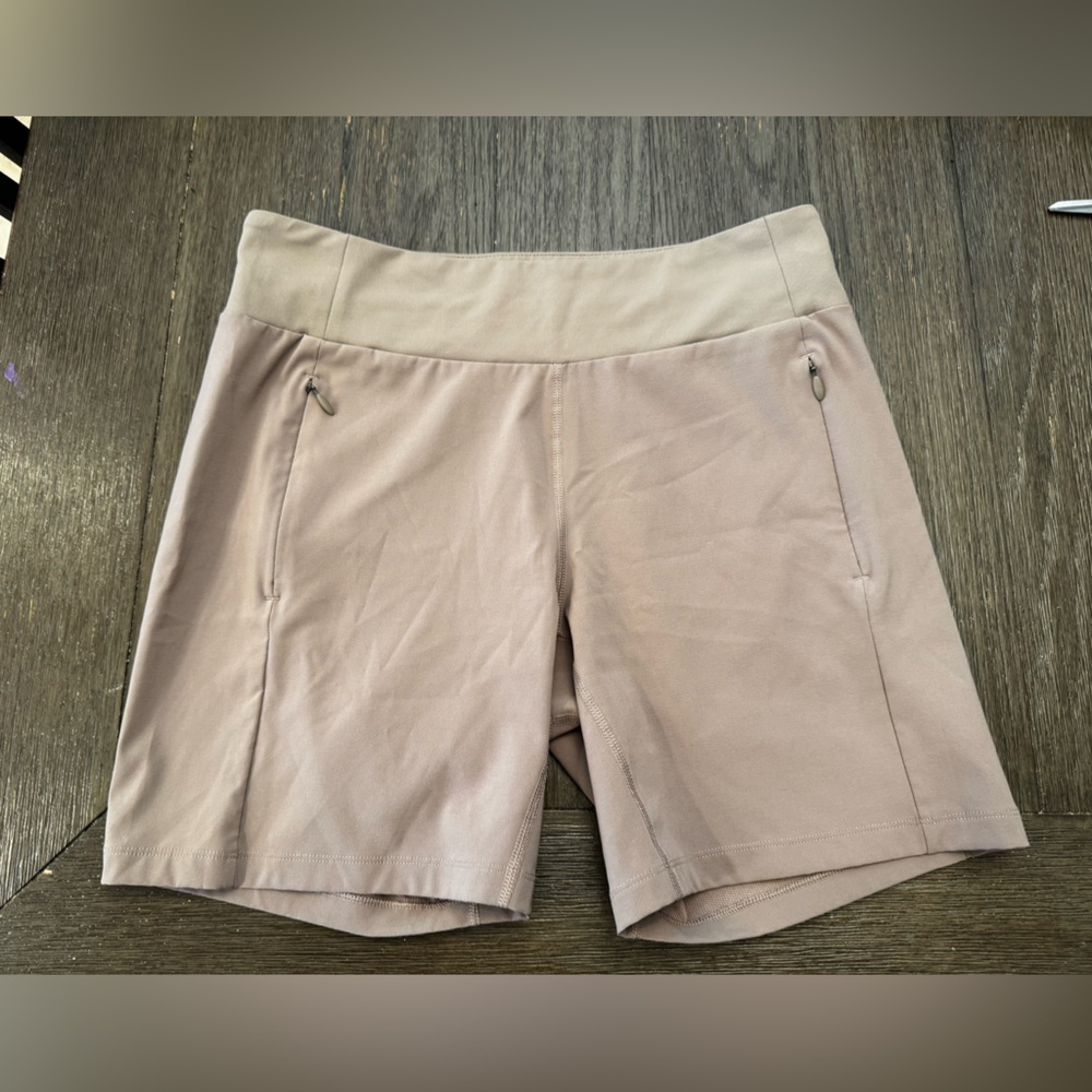 Columbia Women's Beige tan khaki Shorts size medium